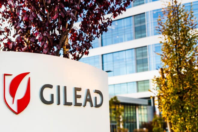 Gilead headquarter buildings with a sign featuring Gilead's logo